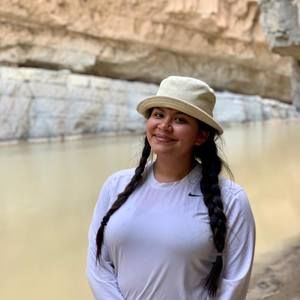 Meet your Posher, Oriana